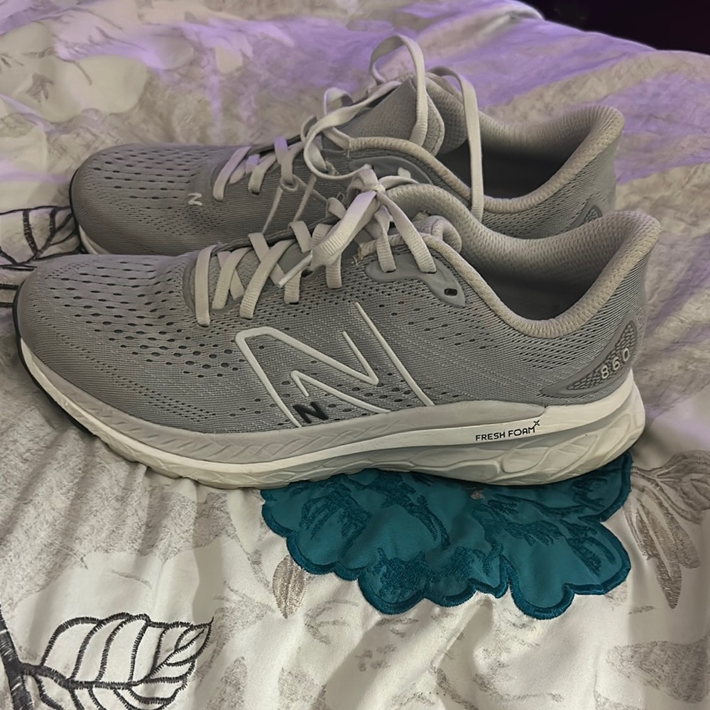 New Balance Gray Athletic Shoes with Mesh Upper and Cushioned Midsole